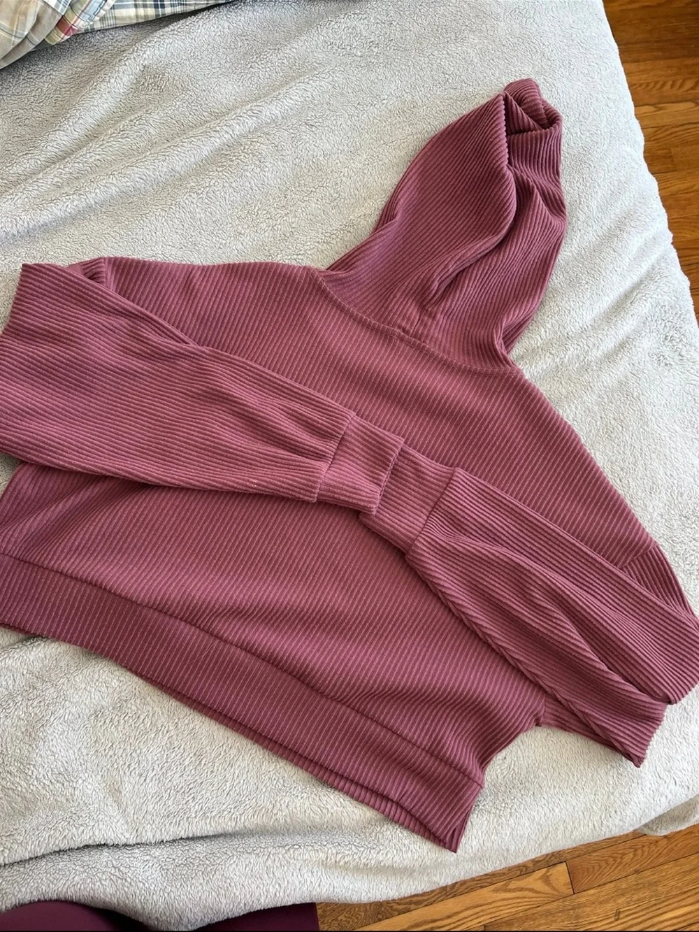 Alo Yoga Muse Hoodie Burgundy Truffle Medium